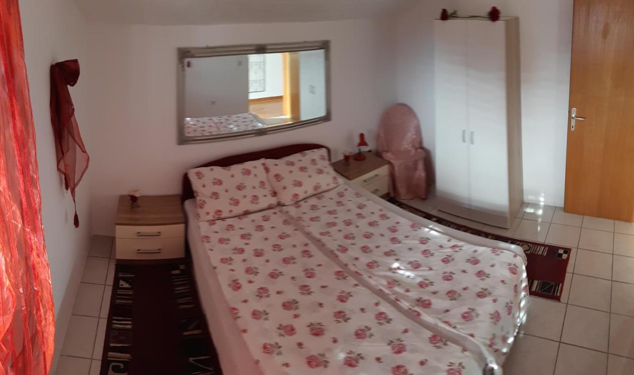 Apartments Maltasic Vir Bagian luar foto