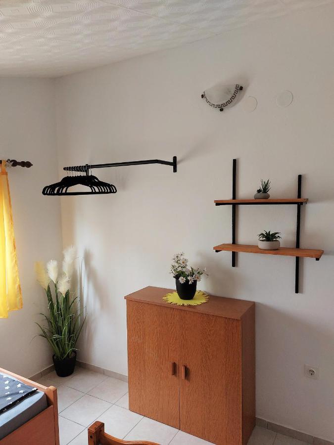 Apartments Maltasic Vir Bagian luar foto