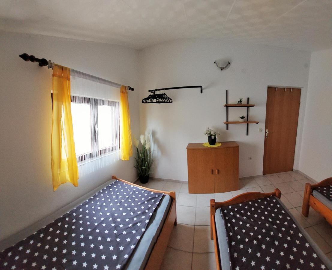 Apartments Maltasic Vir Bagian luar foto