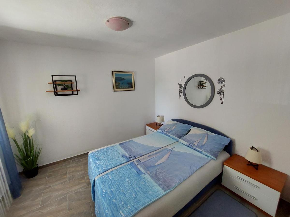 Apartments Maltasic Vir Bagian luar foto