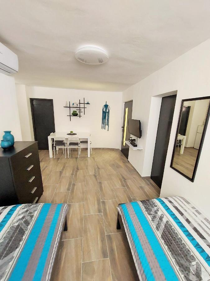 Apartments Maltasic Vir Bagian luar foto