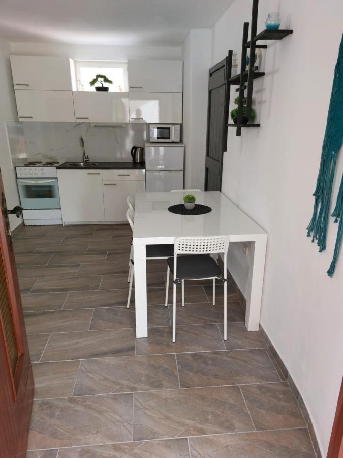 Apartments Maltasic Vir Bagian luar foto