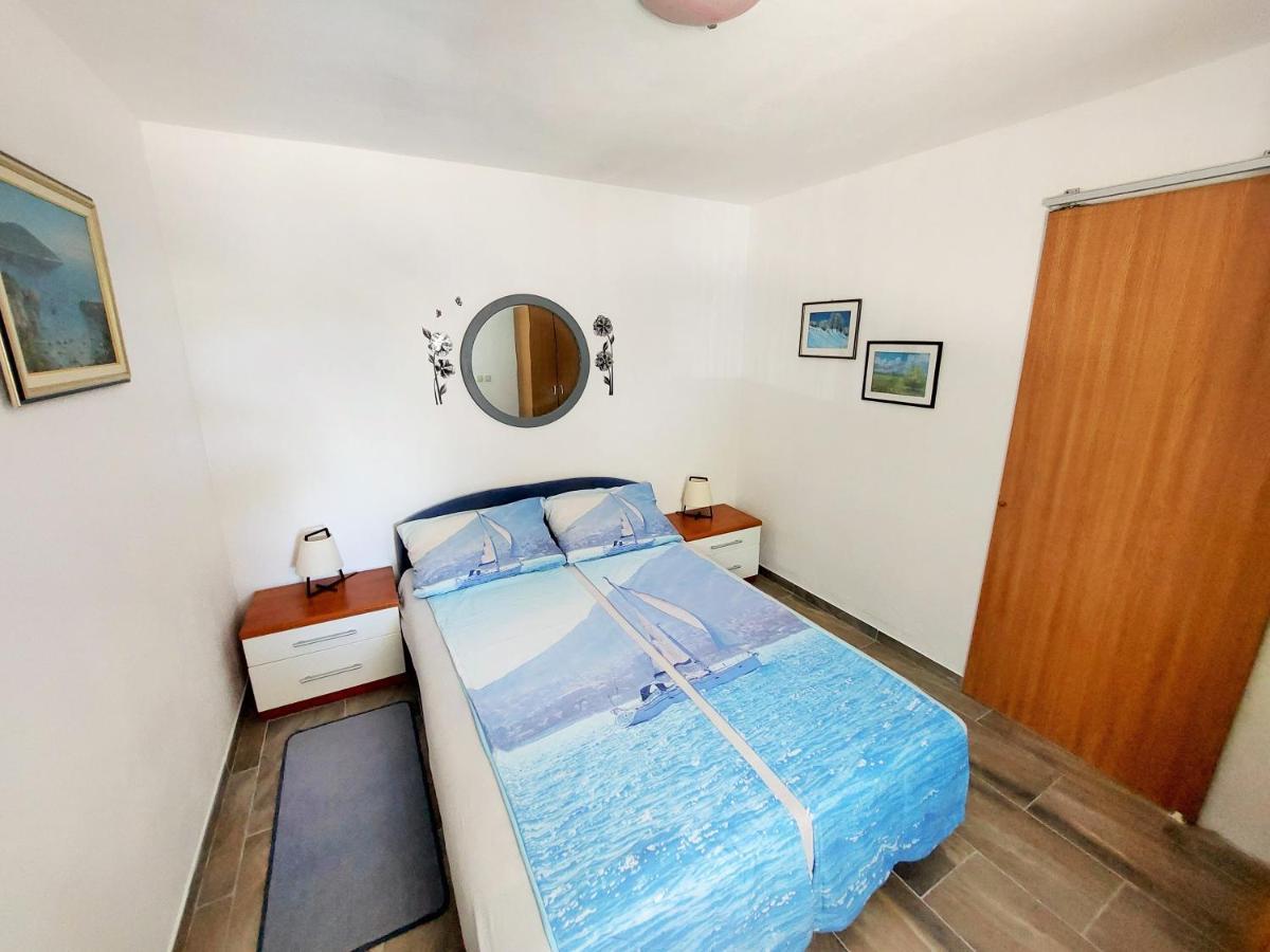 Apartments Maltasic Vir Bagian luar foto