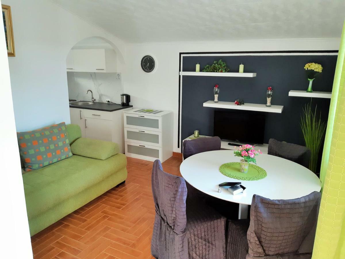 Apartments Maltasic Vir Bagian luar foto