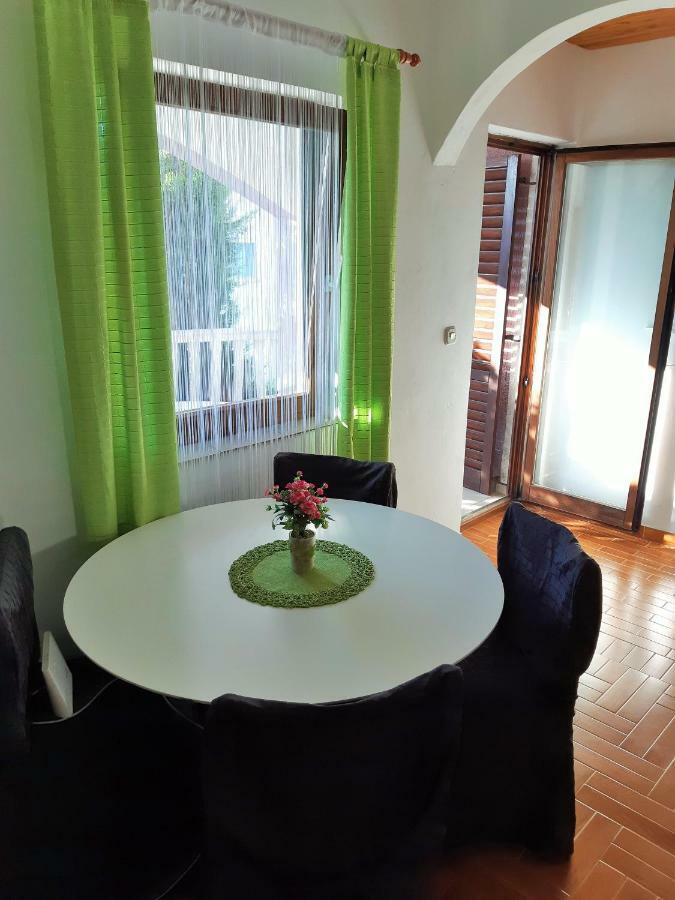 Apartments Maltasic Vir Bagian luar foto
