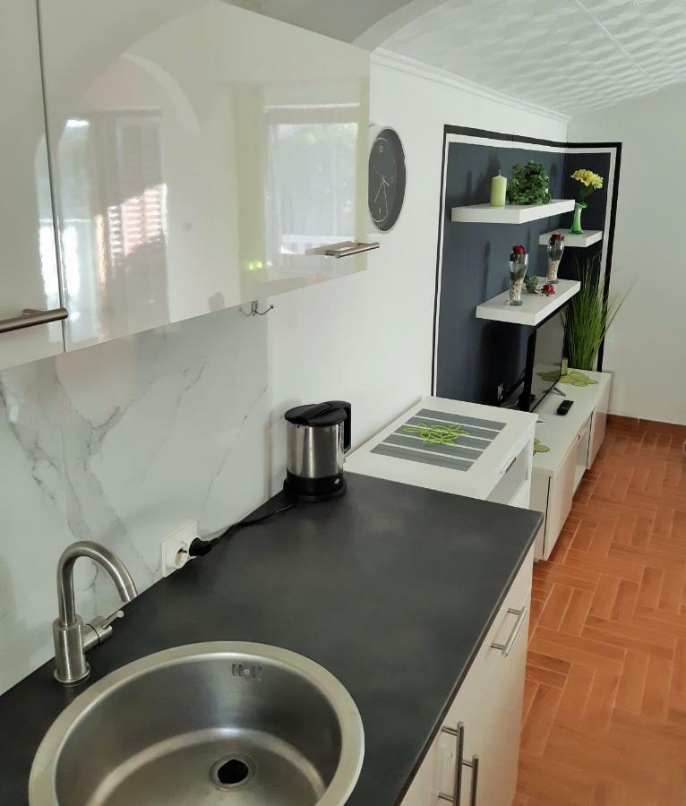 Apartments Maltasic Vir Bagian luar foto